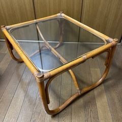 ガラス•木調テーブルの画像