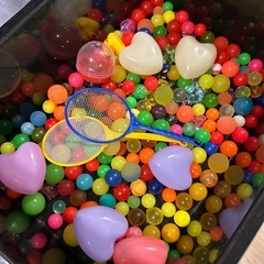 大量のスーパーボールとポイ➕NV13の画像