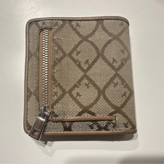 FURLA（フルラ） モノグラム 二つ折り財布 コンパクトウォレットの画像