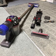 Dyson V7 ⑦ モーターヘッド ＋ ブラシ類2本 ＋ 壁取付充電スタンド　の画像
