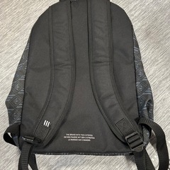 adidasリュックの画像