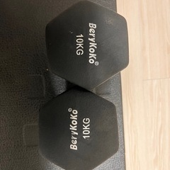 筋トレベンチと10kg ダンベル2個の画像