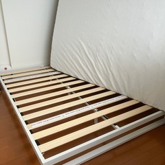 ベッドフレームの画像