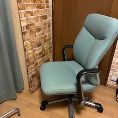 カリモク　椅子の画像