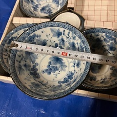 茶碗と小皿のセットの画像