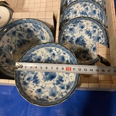 茶碗と小皿のセットの画像