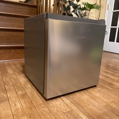 ハイセンス 【右開き】45L 1ドア冷蔵庫 シルバー HR-A45Sの画像