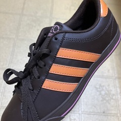 【新品未使用】adidas  靴 23cmの画像