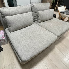 IKEAの2人がけソファの画像