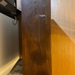木製食器棚の画像