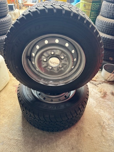 ハイエーストラック冬タイヤ4本セット