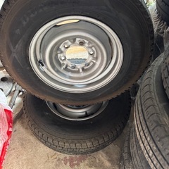 ハイエーストラック冬タイヤ4本セットの画像