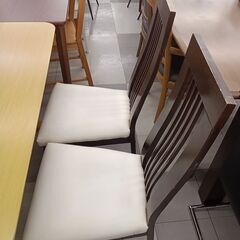 ★リユースのサカイ千葉中央店★  ダイニングテーブルセット　椅子4脚付 ナチュラル H70×D75×W120 クリーニング済み TC4837の画像