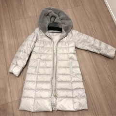Emilyan（エミリアン） ライトグレー 高密度タフタフードジップダウンコートの画像