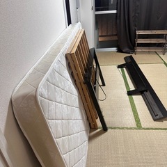シングルベッドとマトレスの画像