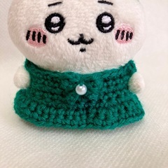 ちいかわ　お座りぬいぐるみ　ぬいぐるみ服　ベレー帽とワンピースのセット　グリーンの画像