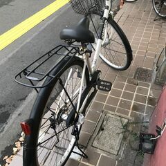 リサイクルショップどりーむ鹿大前店　No.467　シティサイクル　白✕黒　27インチ　ＬＥＤオ－トライト付き　内装三段切替付き　鍵なしの画像
