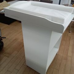 ★ジモティ割あり★ IKEA おむつ替え台　ベビーケアマット付 ホワイト H100×D82×W60 クリーニング済み TK6698TKKAGU の画像