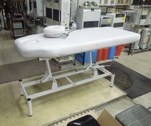 手動昇降ベッド 施術ベッド 有孔ベッド ヘッドレスト付 ホワイト 施術台 マッサージベッド エステベッド 新道東店