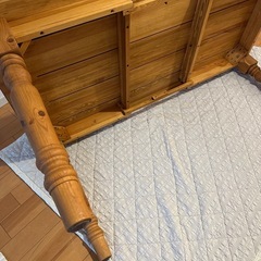 ナチュラルウッドダイニングテーブルの画像