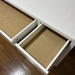 IKEA MICKE 学習机パソコンデスクの画像