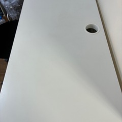 IKEA MICKE 学習机パソコンデスクの画像