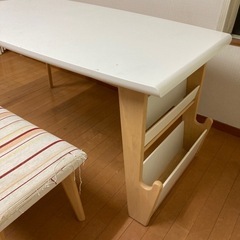 ダイニングテーブルの画像