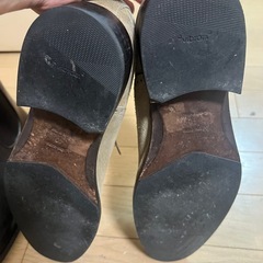 スウェードの革靴の画像