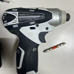 （その1）マキタ　makita　充電式インパクトドライバー　型番TD090D  10.8Vの画像
