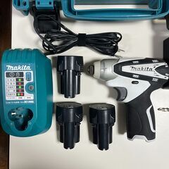 （その1）マキタ　makita　充電式インパクトドライバー　型番TD090D  10.8Vの画像