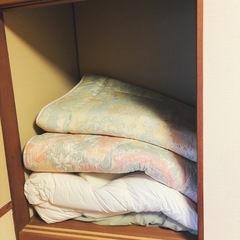こだわり古民家旅館で使ってました。敷布団、羽毛布団、マットレスなど18枚くらいあります。の画像