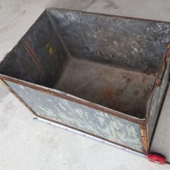 🍓 アンティーク金属収納ボックスの画像