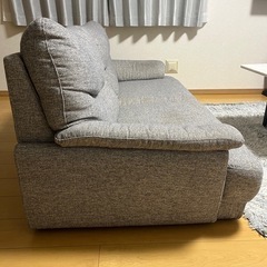 ソファ　ライトグレー　2.5人掛けの画像