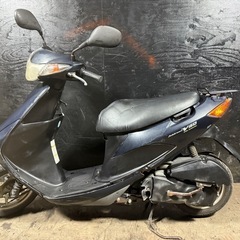 ★支払総額4.0万円★定休日なし！いつでも現車確認可能です！ 人気のV50！ 4ストインジェクション！ 集中キー！ ちょっとした足に♪の画像
