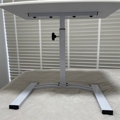 昇降テーブルの画像