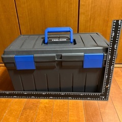 リサイクルプラスチック工具箱の画像