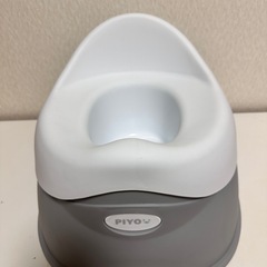 【未使用】ピヨ(PIYO) おまる お尻を挟まずヒヤッとしない トイレトレーニング 補助便座 の画像