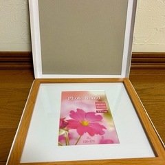 新品、未使用　木製スクエアフォトスタンドの画像