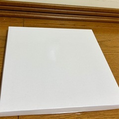 新品、未使用　木製スクエアフォトスタンドの画像