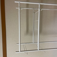 洗濯機の上に物を載せるラックの画像