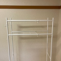 洗濯機の上に物を載せるラックの画像