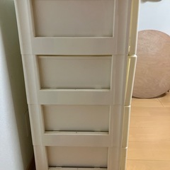 キッズ用4段タンスの画像