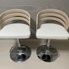 昇降式木製カウンターチェア 2脚セットの画像