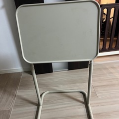 IKEA サイドテーブルの画像
