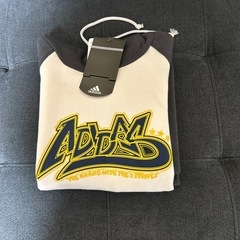 adidas(130サイズ)フード付き裏ボアトレーナ😊未使用品タグ付きの画像