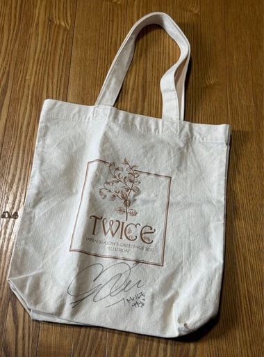 TWICE サナ　直筆サイン入り　トートバッグ　うちわ