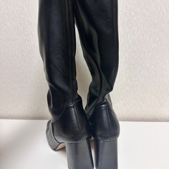 リリーブラウン スリムフィット ロングブーツ 黒 23.5cm Mの画像