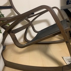 木製ロッキングチェアーの画像