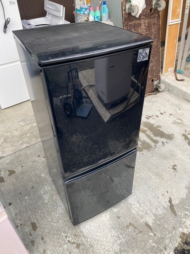 NO B568?福岡市内配送設置無料✨?シャープ SHARP 冷蔵庫（137L・つけかえどっちもドア） ブラック系 SJ-14W-B