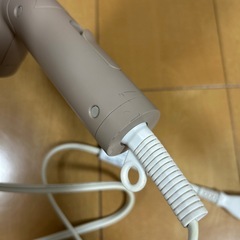 サロニアヘアドライヤーの画像